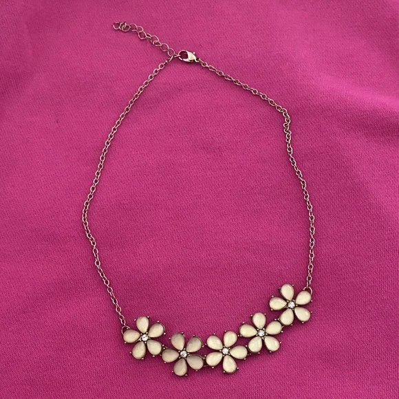 Gold Tone Floral Statement Necklace White Petal Bib 19” Bridal Wedding Guest - Picture 3 of 3